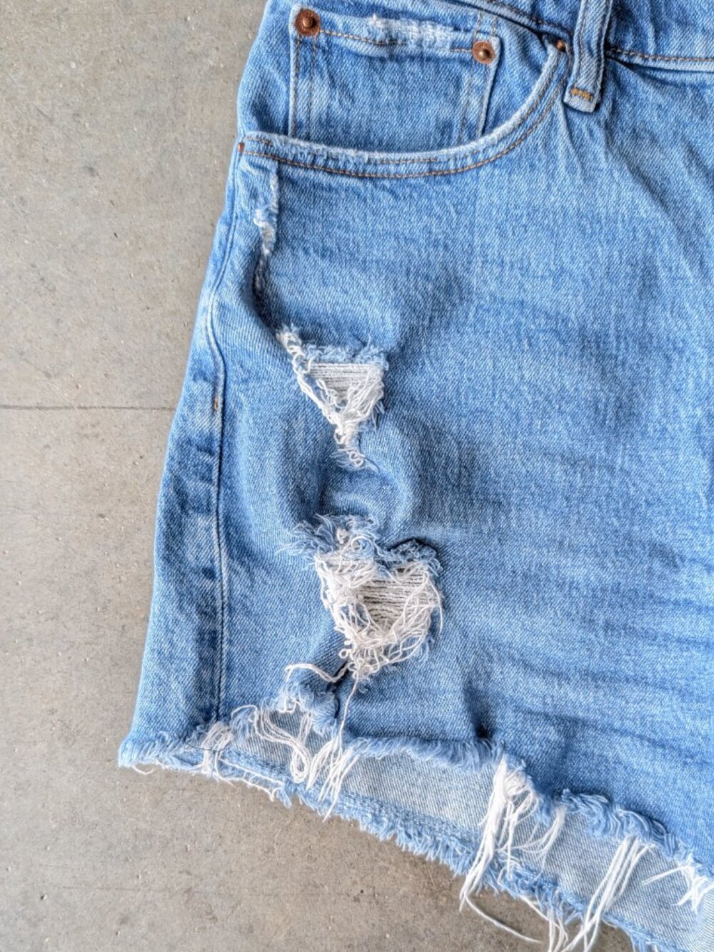 Abercrombie & Fitch Curve Love The 4" Mom Short High Rise size 27/4 - Picture 3 of 7